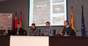 Mesa de la presentación del libro 'Partidas, calles y apodos de Binéfar (Huesca). Estudio onomástico'