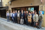 Representantes de los Centros de Estudios de la provincia de Huesca ante la sede del CEHIMO (foto Radio Huesca)