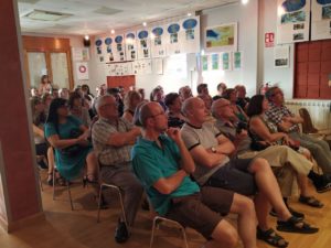 Público siguiendo la conferencia «El parque geológico y minero de la Litera y la Ribagorza» (foto Imma Gracia / La Litera información)