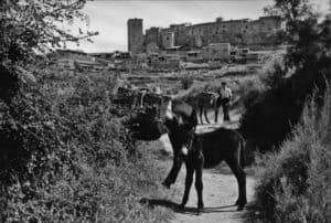 Baldellou, 1957: yendo por agua (foto José María Canes Cuyás, fondo CELLIT, cedida a Fototeca de Huesca)